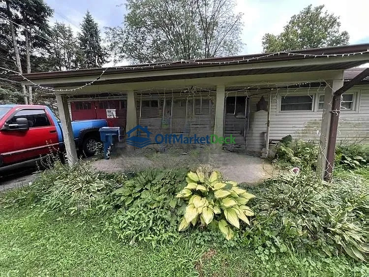 Off-market house in Indianapolis, Indiana — 3 beds, 1 bath, $74,990 — photo 2 of 5