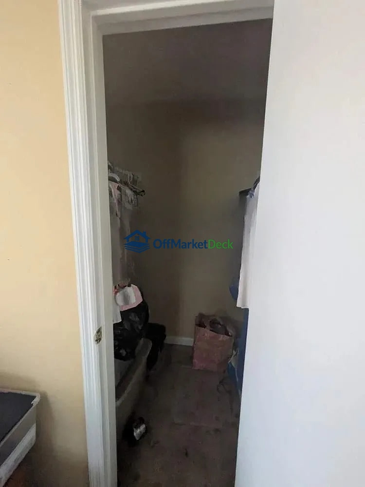 Off-market house in Mableton, Georgia — 3 beds, 2 baths, $244,990 — photo 2 of 5