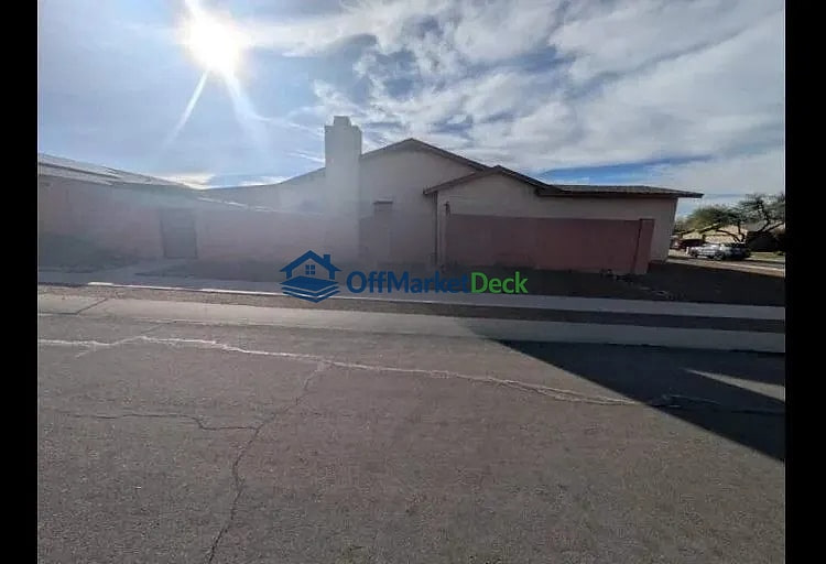 Off-market house in Tucson, Arizona — 4 beds, 3 baths, $295,000 — photo 2 of 5