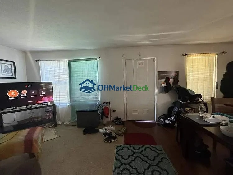 Off-market house in Indianapolis, Indiana — 3 beds, 1 bath, $99,900 — photo 2 of 5
