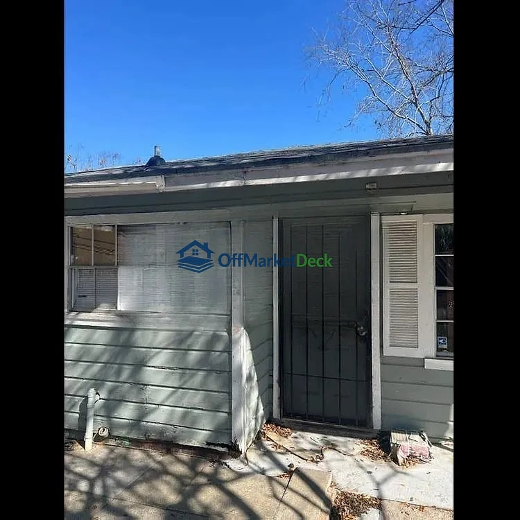 Off-market house in Houston, Texas — 3 beds, 2 baths, $89,500 — photo 4 of 5