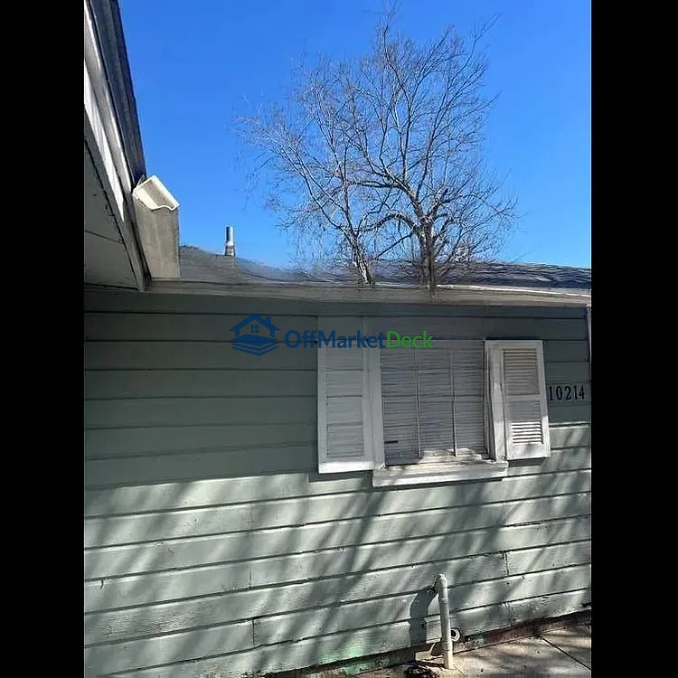 Off-market house in Houston, Texas — 3 beds, 2 baths, $89,500 — photo 3 of 5