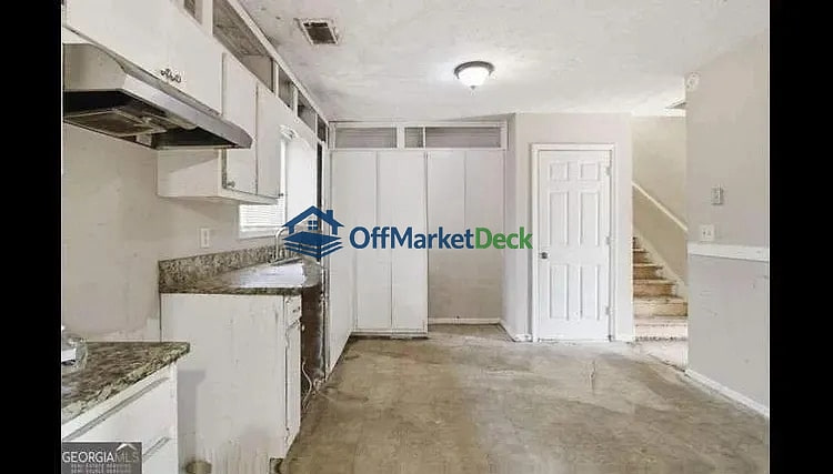 Off-market house in Stone Mountain, Georgia — 3 beds, 2 baths, $167,000 — photo 3 of 5