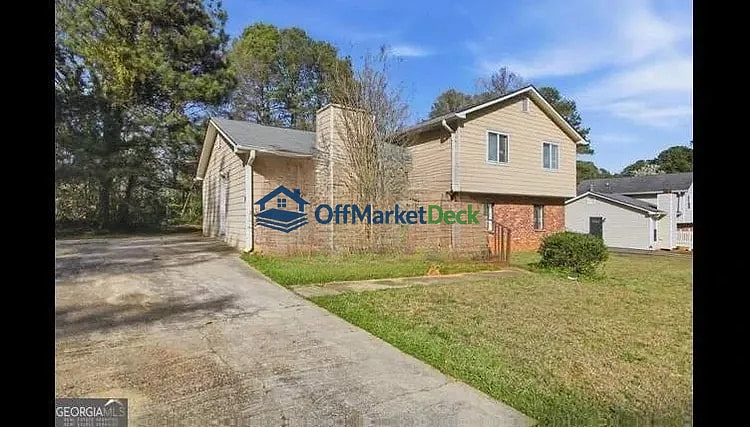 Off-market house in Stone Mountain, Georgia — 3 beds, 2 baths, $167,000 — photo 4 of 5