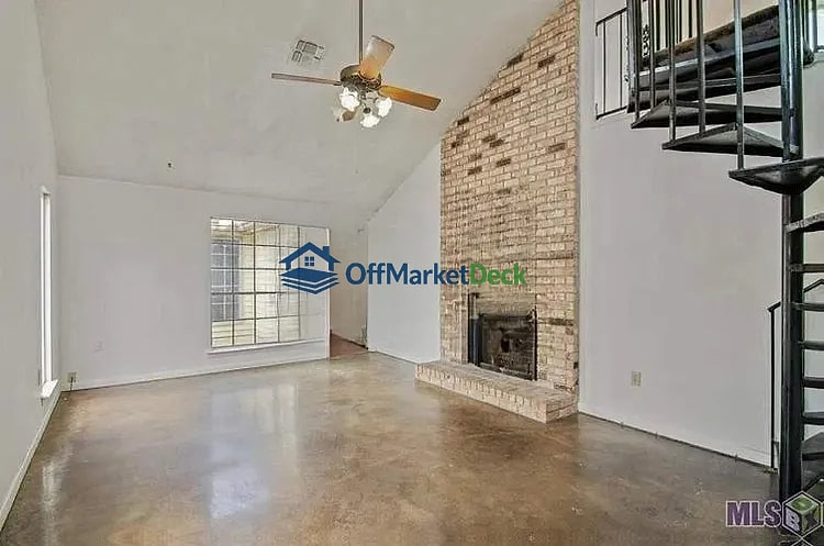 Off-market house in Baton Rouge, Louisiana — 2 beds, 2 baths, $138,000 — photo 3 of 5