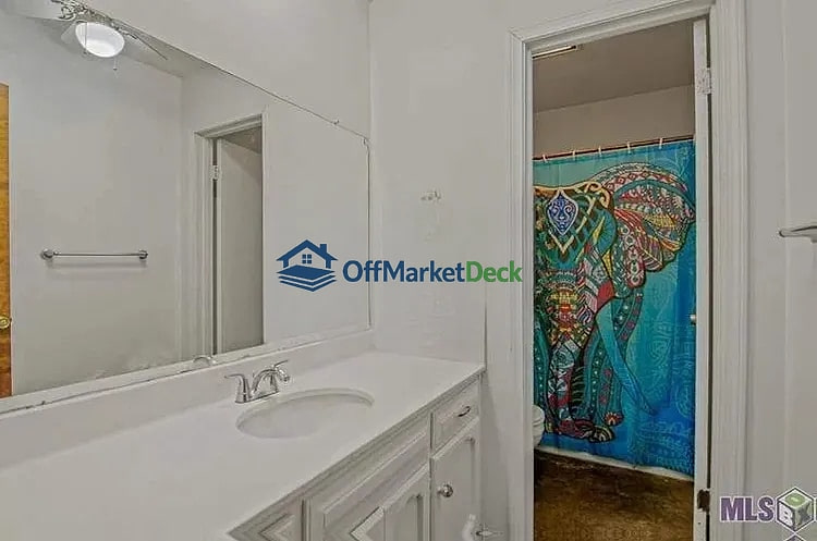 Off-market house in Baton Rouge, Louisiana — 2 beds, 2 baths, $138,000 — photo 5 of 5