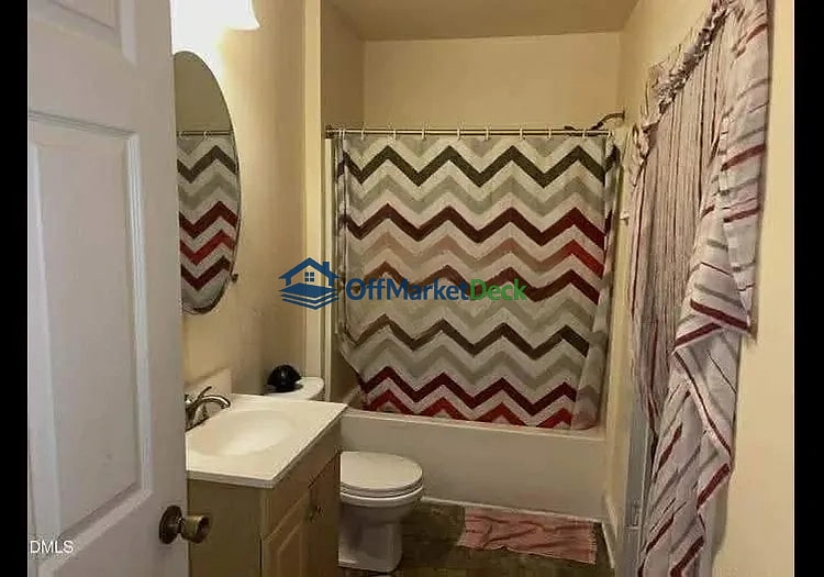 Off-market house in Durham, North Carolina — 4 beds, 2 baths, $207,000 — photo 3 of 5