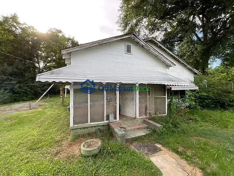 Off-market house in Summerville, Georgia — 3 beds, 1 bath, $64,000 — photo 2 of 8