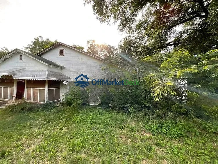 Off-market house in Summerville, Georgia — 3 beds, 1 bath, $64,000 — photo 3 of 8