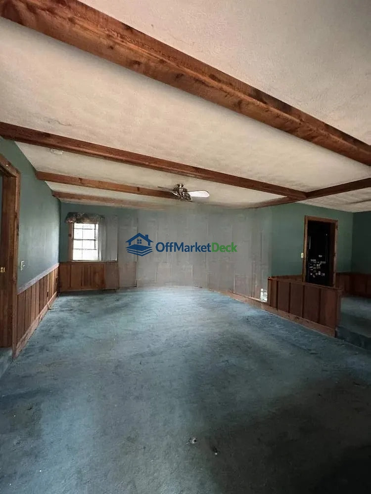Off-market house in Snellville, Georgia — 3 beds, 2 baths, $220,000 — photo 4 of 5