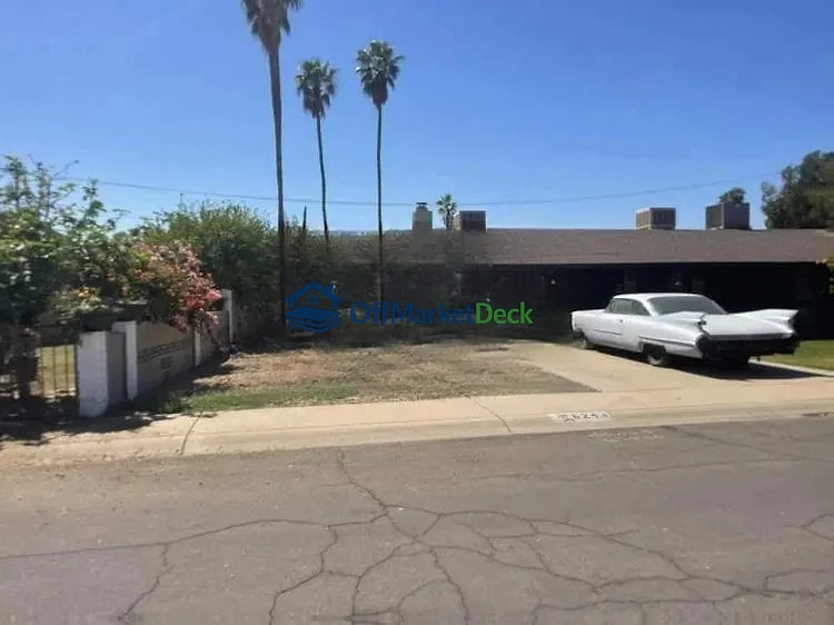 Off-market house in Phoenix, Arizona — 4 beds, 2 baths, $292,990 — photo 4 of 5