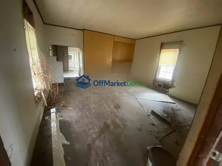 Off-market house in Martins Ferry, Ohio — 2 beds, 1 bath, $14,900 — photo 5 of 5