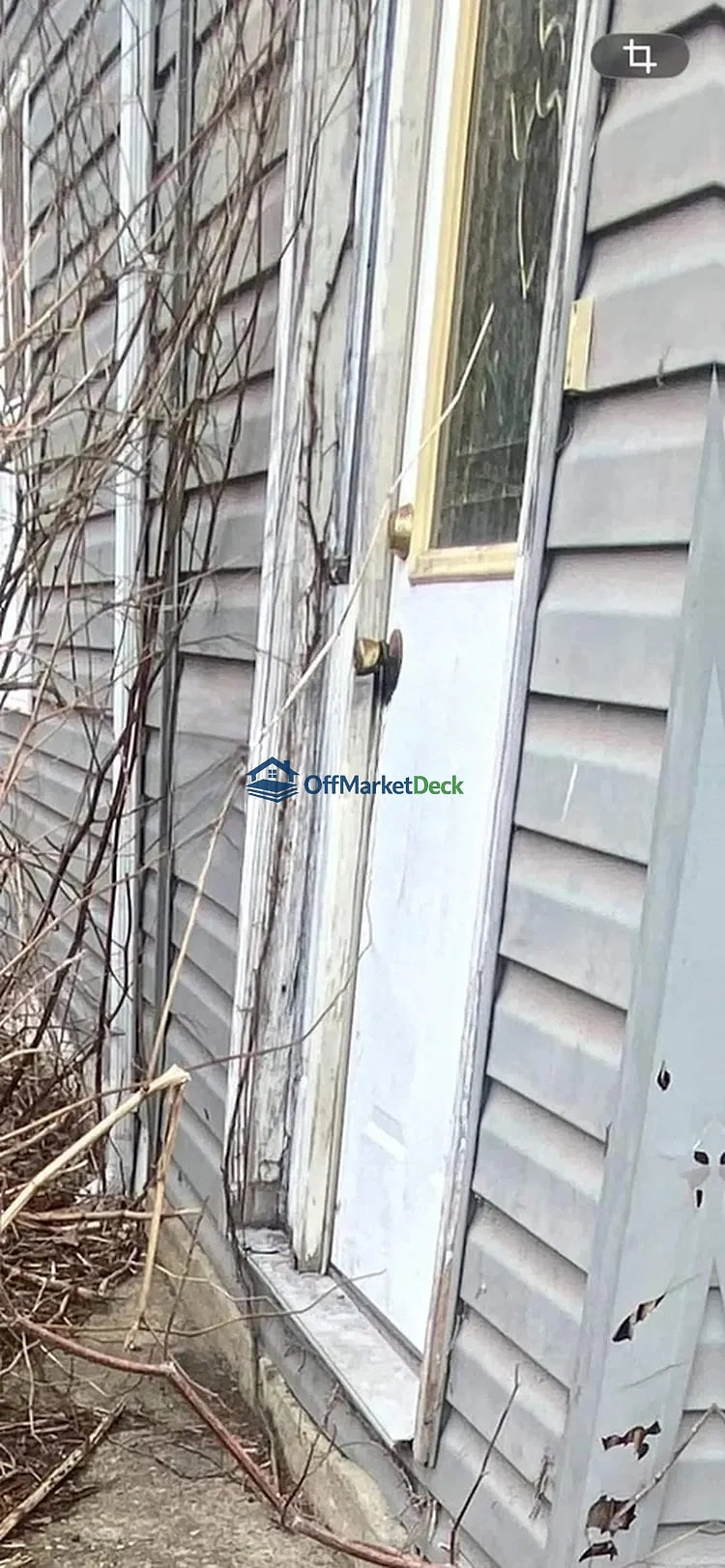 Off-market house in Martins Ferry, Ohio — 2 beds, 1 bath, $14,900 — photo 3 of 5