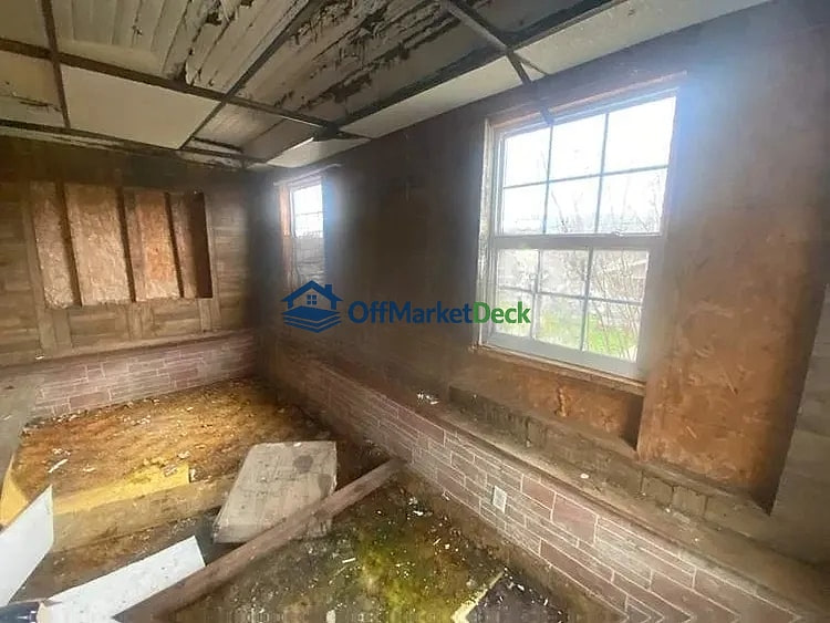 Off-market house in Martins Ferry, Ohio — 2 beds, 1 bath, $14,900 — photo 4 of 5