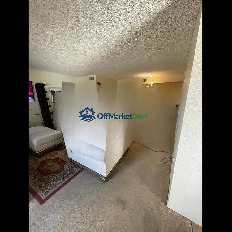 Off-market house in Glendale, Arizona — 2 beds, 2 baths, $118,500 — photo 3 of 5