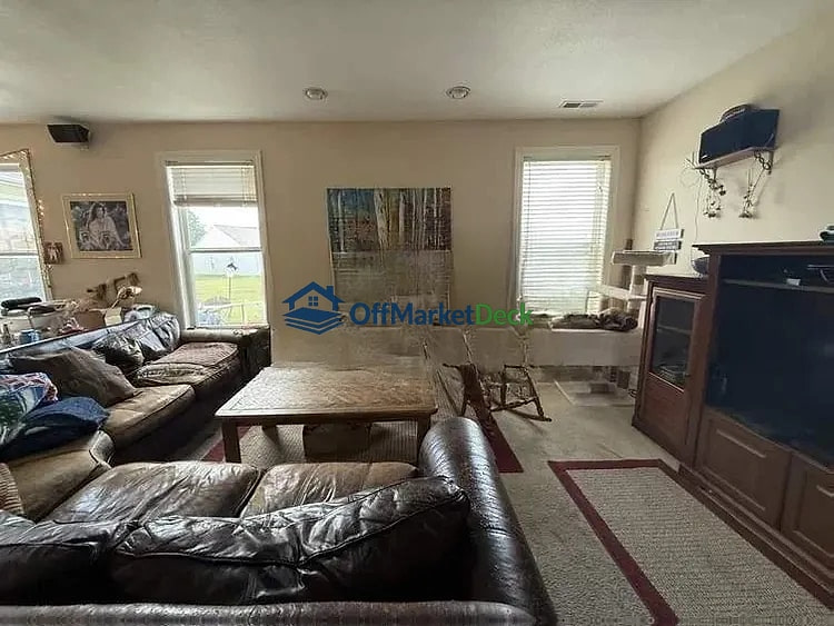 Off-market house in Fishers, Indiana — 4 beds, 2 baths, $269,990 — photo 3 of 5