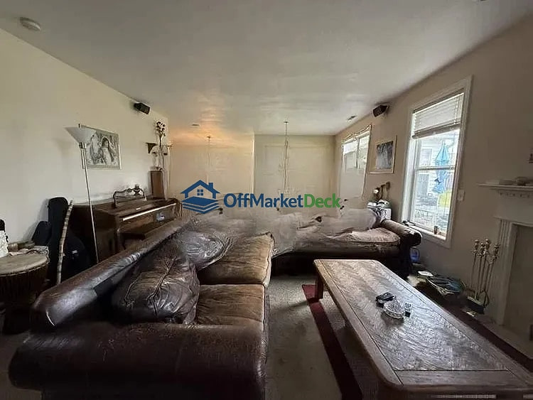 Off-market house in Fishers, Indiana — 4 beds, 2 baths, $269,990 — photo 2 of 5