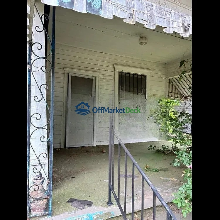 Off-market house in Waco, Texas — 3 beds, 1 bath, $67,500 — photo 2 of 5