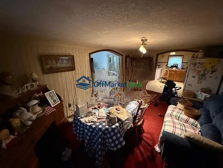 Off-market house in Noblesville, Indiana — 2 beds, 1 bath, $110,000 — photo 4 of 5
