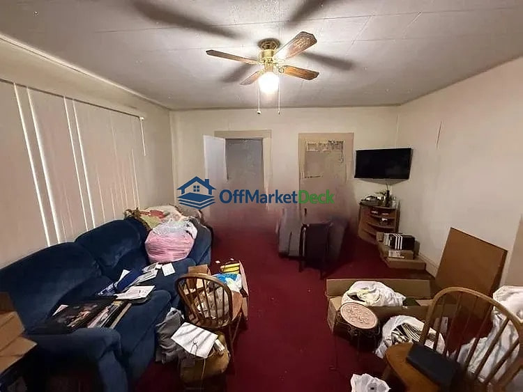 Off-market house in Noblesville, Indiana — 2 beds, 1 bath, $110,000 — photo 2 of 5