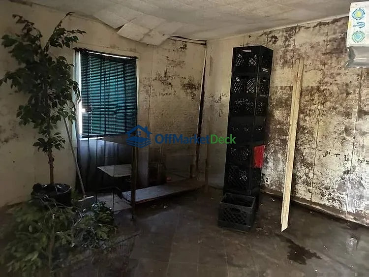 Off-market house in South Fulton, Tennessee — 2 beds, 1 bath, $10,000 — photo 4 of 5