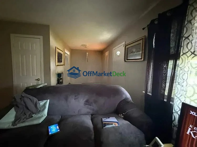 Off-market house in Indianapolis, Indiana — 3 beds, 1 bath, $74,990 — photo 4 of 5