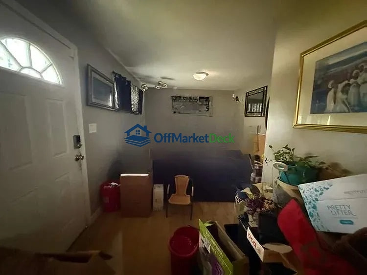 Off-market house in Indianapolis, Indiana — 3 beds, 1 bath, $74,990 — photo 2 of 5