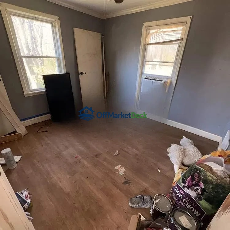 Off-market house in Selmer, Tennessee — 2 beds, 1 bath, $49,900 — photo 5 of 5