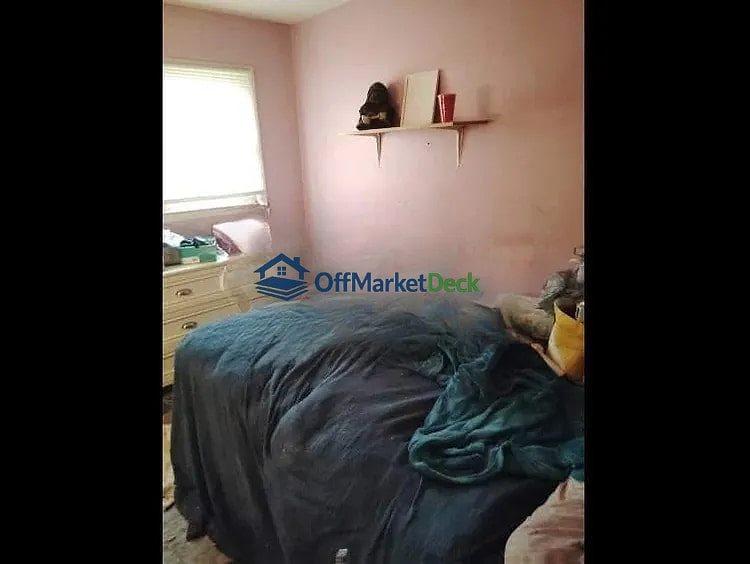 Off-market house in Charlotte, North Carolina — 3 beds, 1 bath, $175,000 — photo 2 of 5