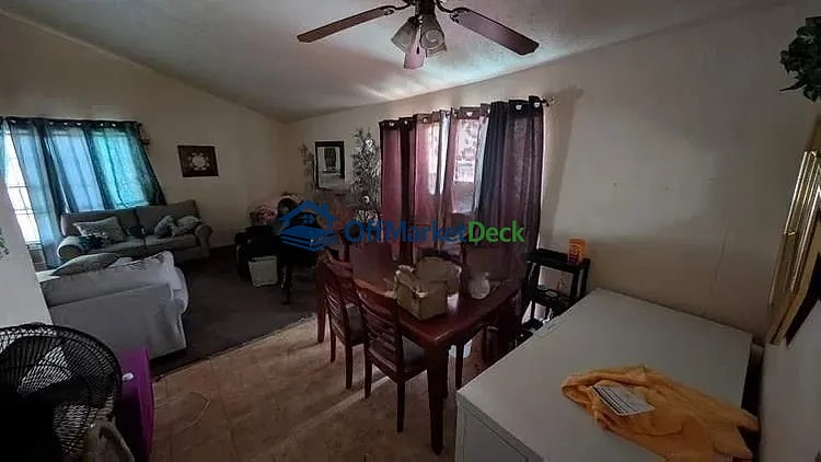 Off-market house in Fort Worth, Texas — 3 beds, 2.5 baths, $179,900 — photo 4 of 5