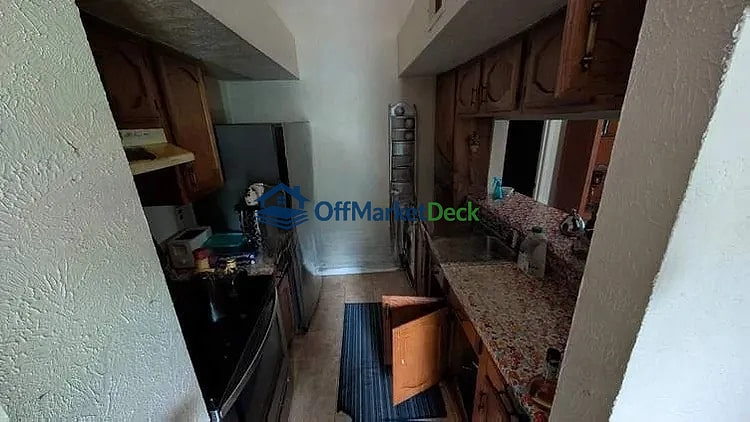 Off-market house in Fort Worth, Texas — 3 beds, 2.5 baths, $179,900 — photo 3 of 5