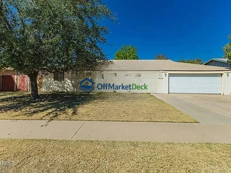 Off-market house in Phoenix, Arizona — 3 beds, 2 baths, $305,000