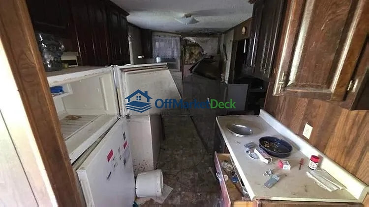 Off-market house in Hertford, North Carolina — 5 beds, 1 bath, $62,500 — photo 3 of 5