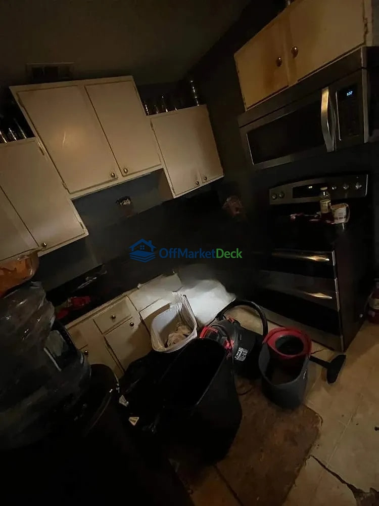 Off-market house in Dallas, Texas — 4 beds, 1 bath, $155,000 — photo 4 of 5