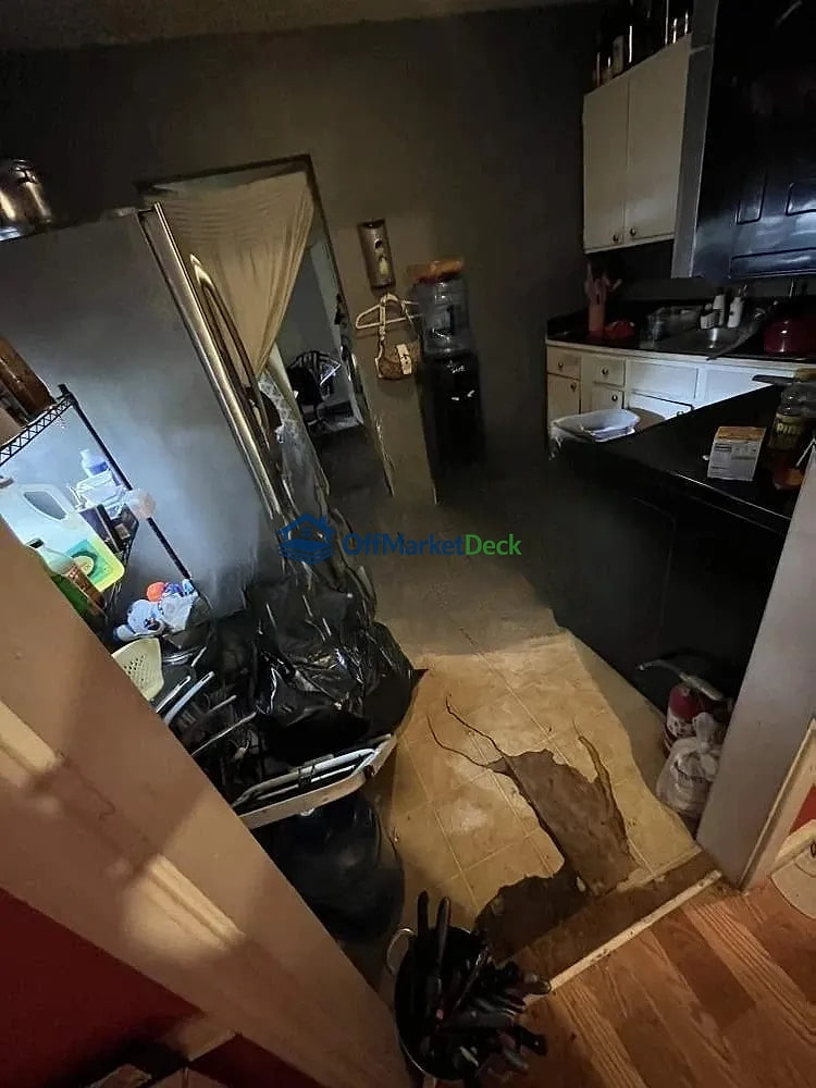 Off-market house in Dallas, Texas — 4 beds, 1 bath, $155,000 — photo 3 of 5