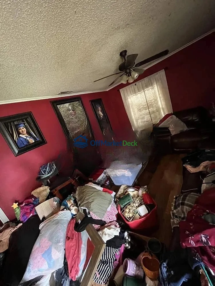 Off-market house in Dallas, Texas — 4 beds, 1 bath, $155,000