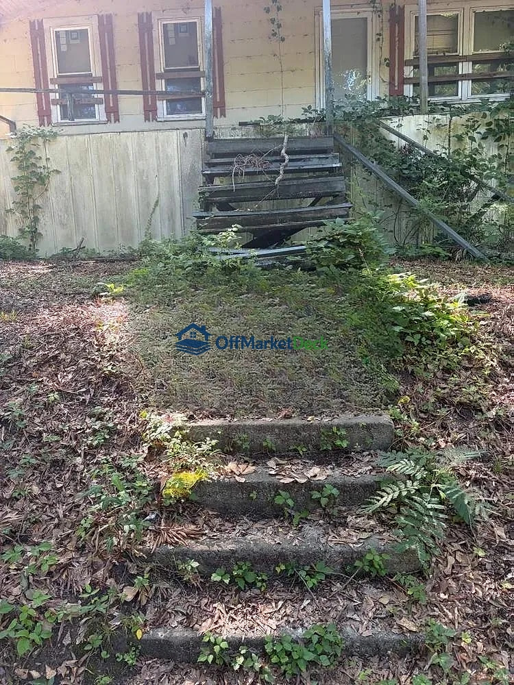 Off-market house in Bessemer, Alabama — 2 beds, 1 bath, $10,000 — photo 8 of 8