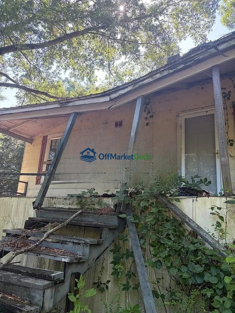 Off-market house in Bessemer, Alabama — 2 beds, 1 bath, $10,000 — photo 2 of 8