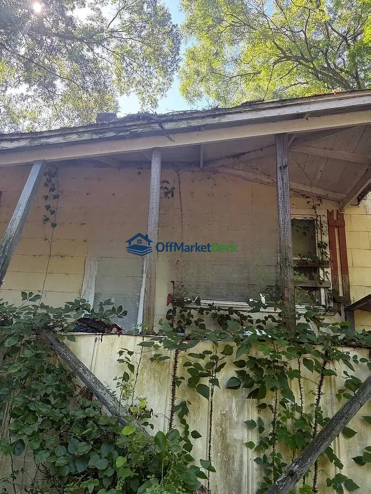 Off-market house in Bessemer, Alabama — 2 beds, 1 bath, $10,000 — photo 3 of 8