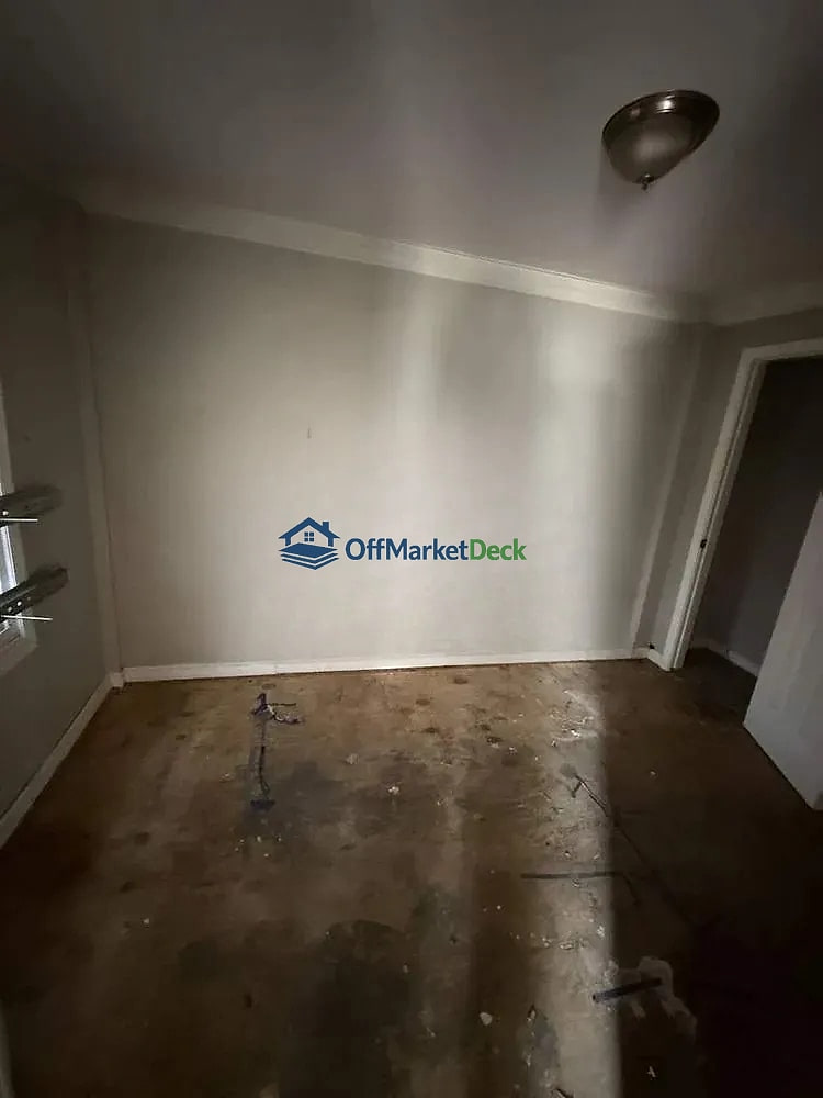 Off-market house in Decatur, Georgia — 3 beds, 2 baths, $125,000 — photo 5 of 5