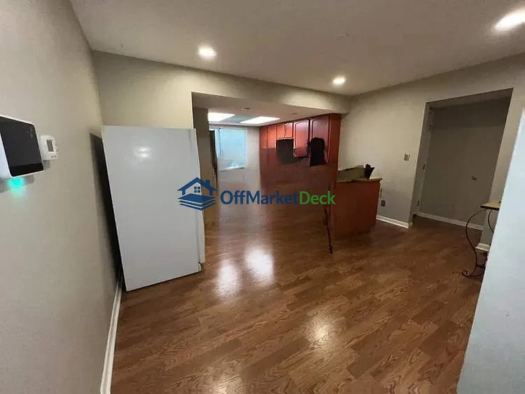Off-market house in Indianapolis, Indiana — 4 beds, 2 baths, $99,990 — photo 4 of 5