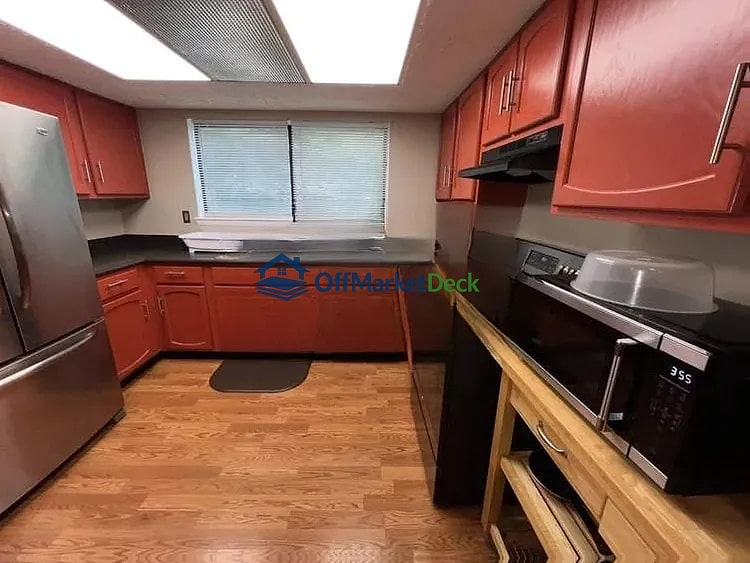 Off-market house in Indianapolis, Indiana — 4 beds, 2 baths, $99,990 — photo 5 of 5