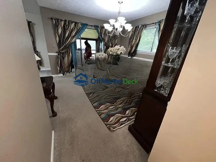 Off-market house in Indianapolis, Indiana — 4 beds, 2 baths, $99,990 — photo 3 of 5