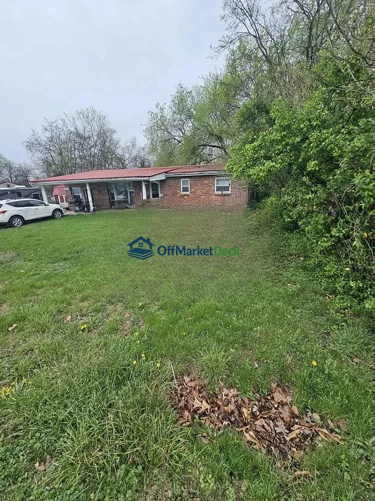 Off-market house in Pevely, Missouri — 3 beds, 1 bath, $99,900 — photo 5 of 5