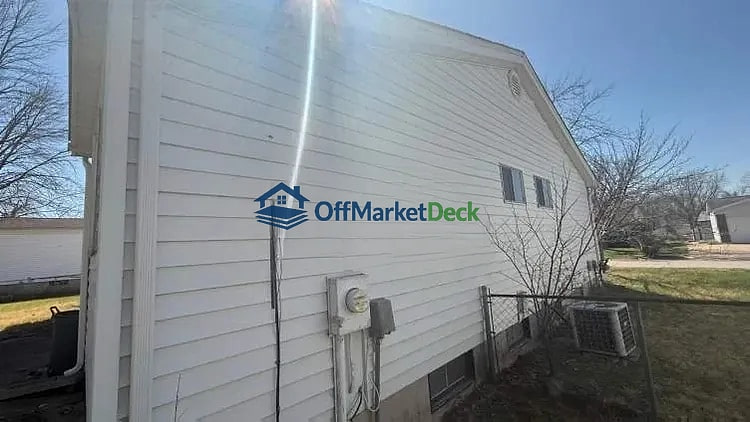 Off-market house in Florissant, Missouri — 3 beds, 2.5 baths, $179,900 — photo 4 of 5