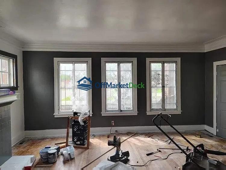 Off-market house in Detroit, Michigan — 6 beds, 2.5 baths, $65,000 — photo 2 of 5