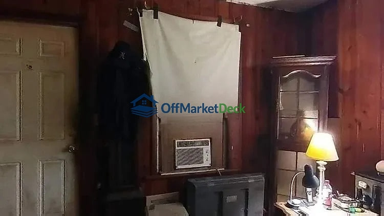 Off-market house in Birmingham, Alabama — 3 beds, 1 bath, $33,700 — photo 3 of 5