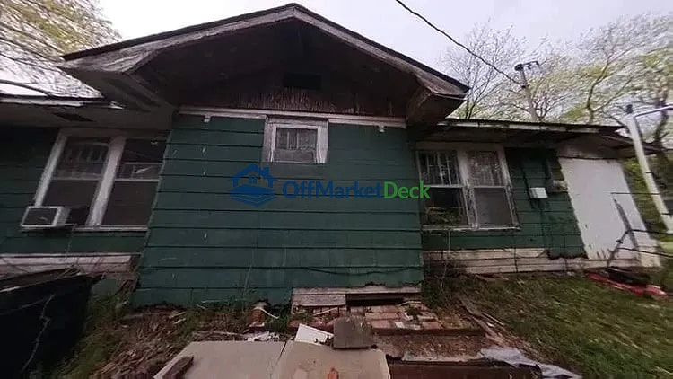 Off-market house in Birmingham, Alabama — 3 beds, 1 bath, $33,700 — photo 2 of 5