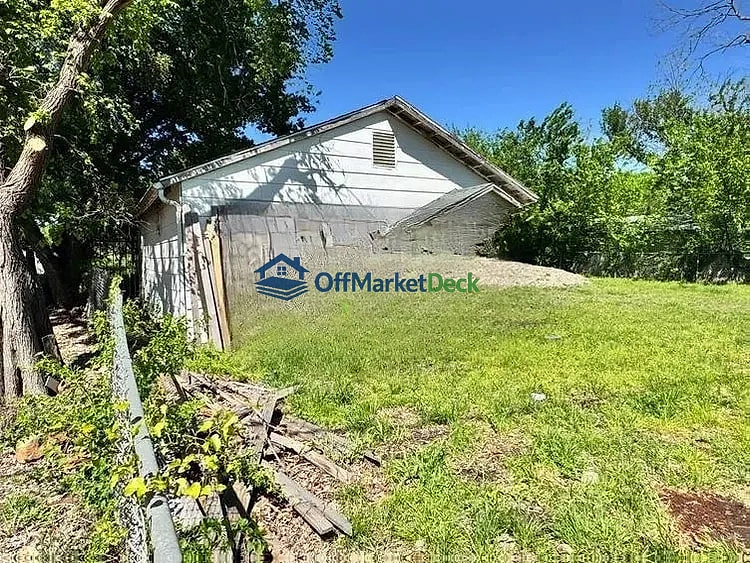 Off-market house in Jacksboro, Texas — 2 beds, 1 bath, $25,642 — photo 4 of 5