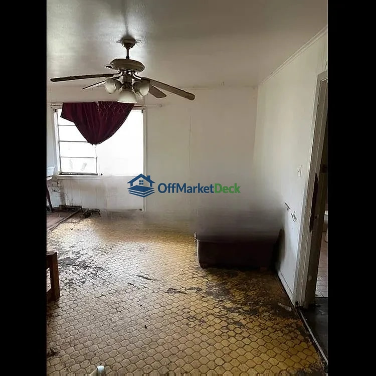 Off-market house in Houston, Texas — 3 beds, 2 baths, $99,000 — photo 5 of 5